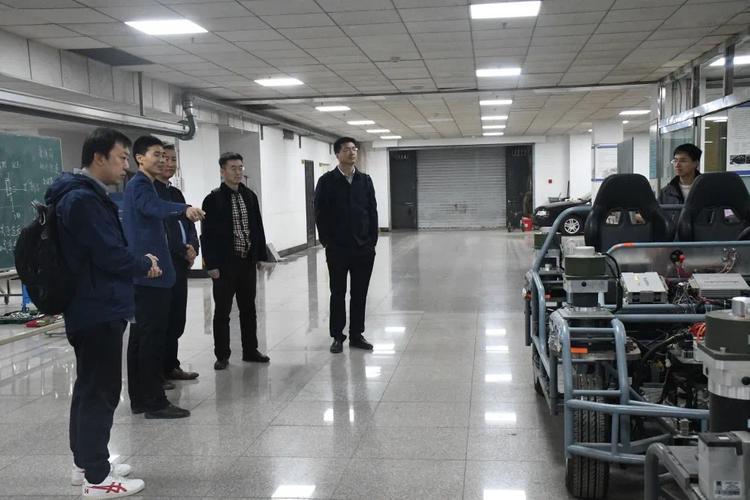 提供技术服务和研发产品,在汽车电子电气架构设计,嵌入式软件开发测试